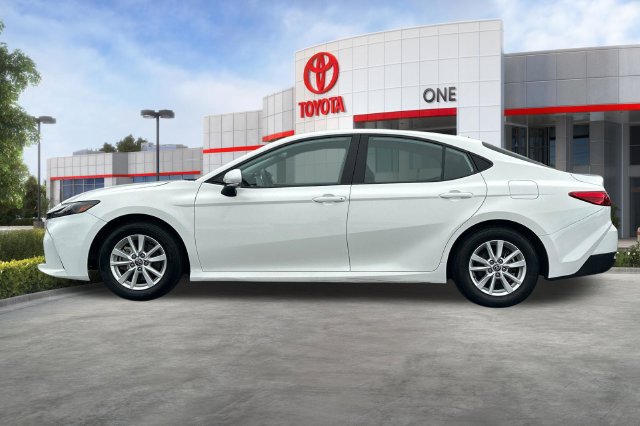 Used 2025 Toyota Camry LE FWD image 8