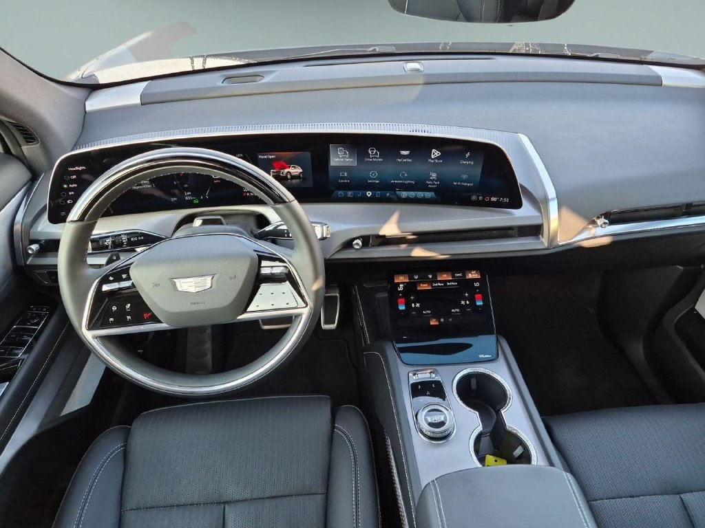 Certified 2026 Cadillac Vistiq Luxury AWD/4WD image 17