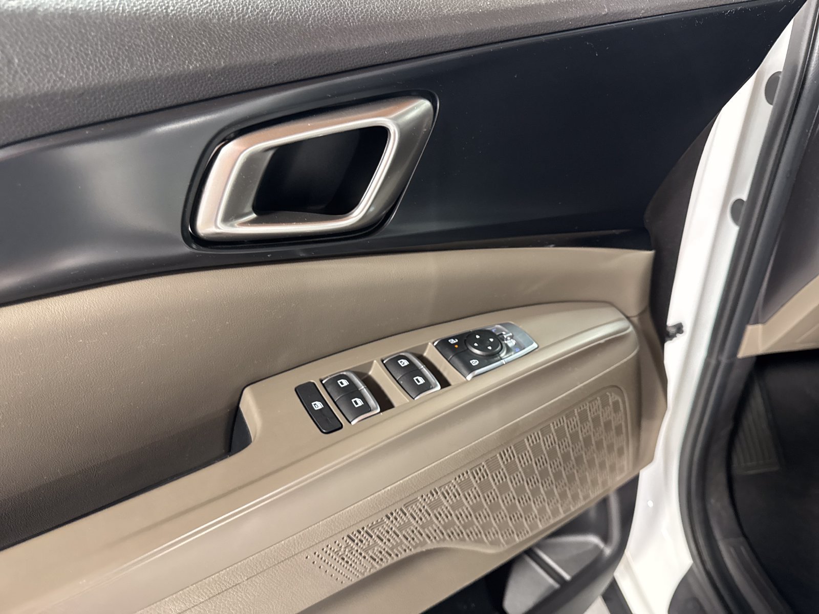 Certified 2026 Kia Carnival LXS FWD image 16