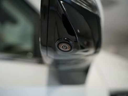 Used 2023 GMC Yukon XL Denali image 7