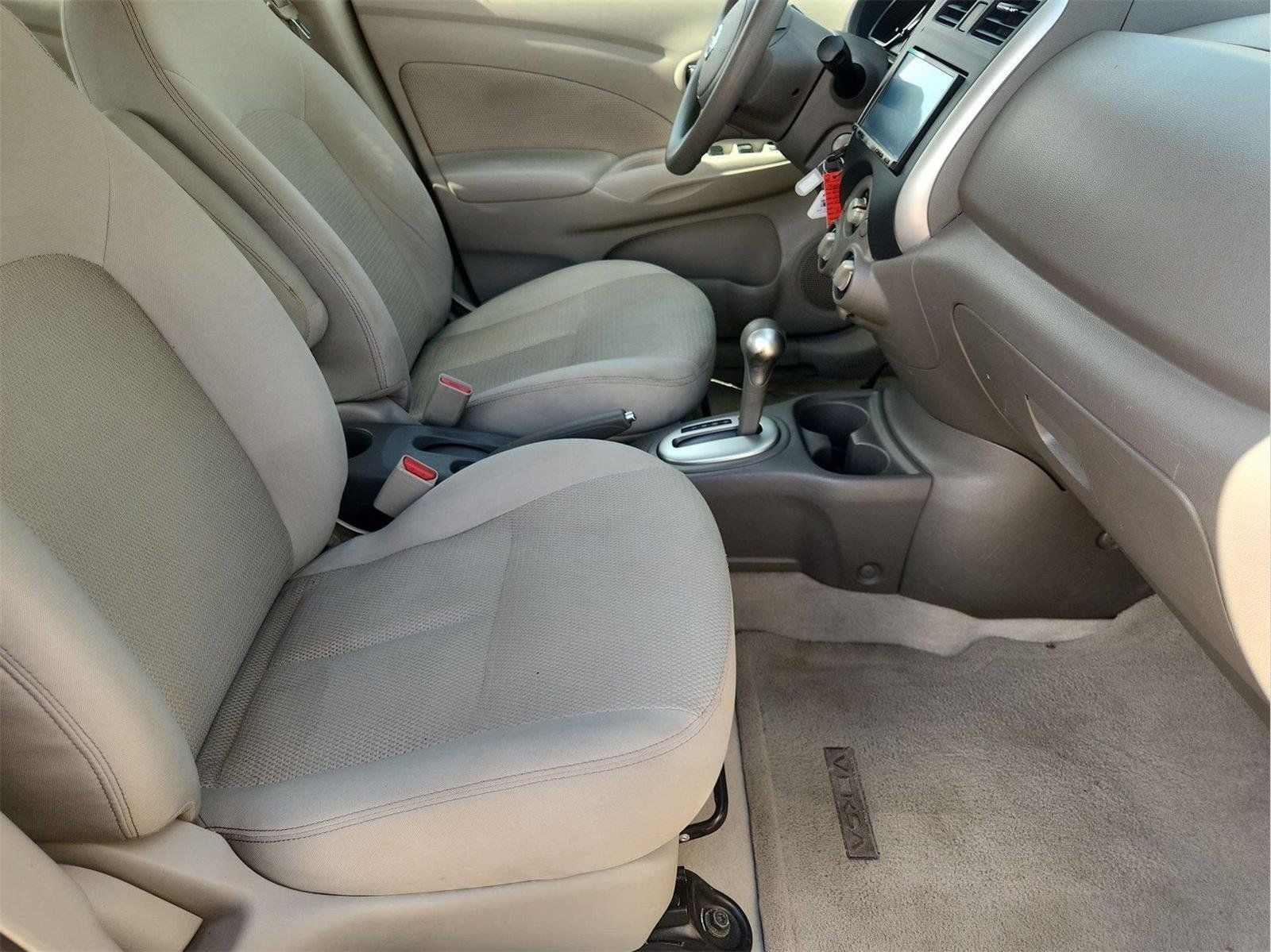 Used 2014 Nissan Versa SV FWD image 9
