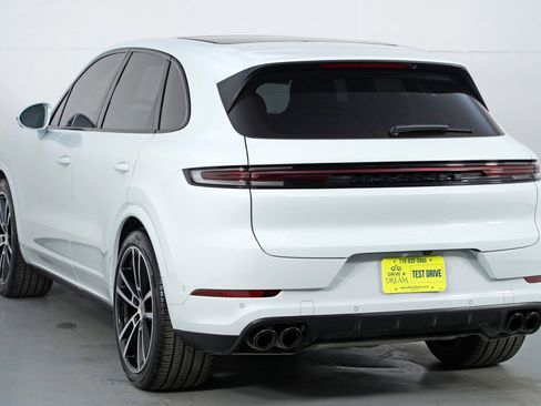 Used 2024 Porsche Cayenne S w/ Premium Package Plus image 51