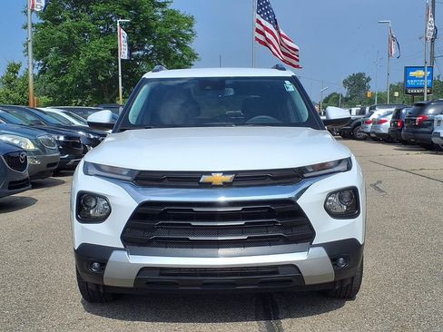 Used 2023 Chevrolet TrailBlazer LT w/ Convenience Package AWD/4WD image 2