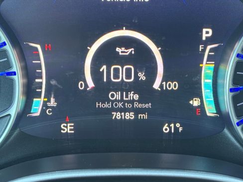 Used 2023 Chrysler Pacifica Touring-L FWD image 26