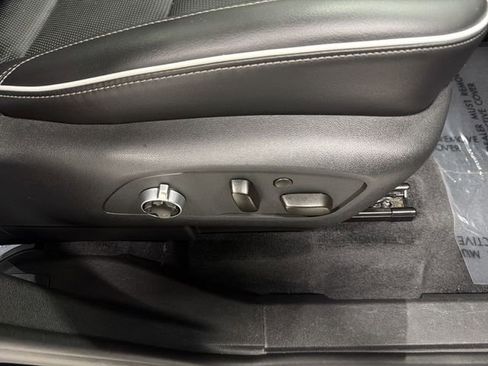 Certified 2025 Buick Enclave Avenir image 22