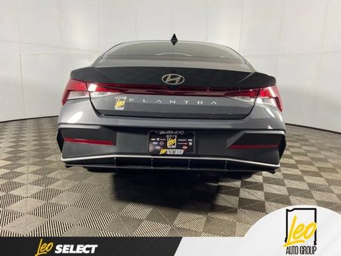 Used 2024 Hyundai Elantra SEL FWD image 9