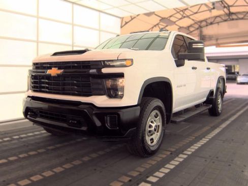 Used 2024 Chevrolet Silverado 2500 W/T w/ WT Convenience Package AWD/4WD image 2