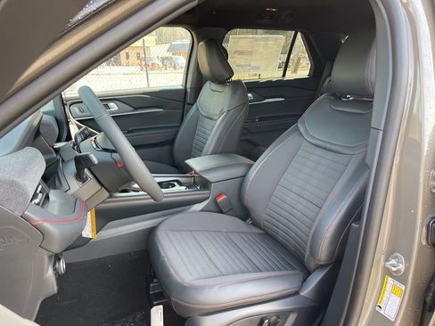 New 2026 Ford Explorer ST-Line w/ ST-Line Street Pack image 17