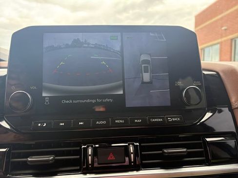 Used 2022 Nissan Pathfinder Platinum AWD/4WD image 30