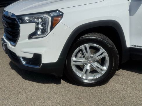 Used 2023 GMC Terrain SLE w/ Driver Convenience Package AWD/4WD image 8