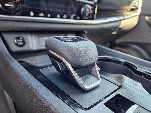 Used 2024 Nissan Rogue SL image 10