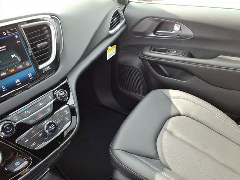 New 2026 Chrysler Voyager LX FWD image 16