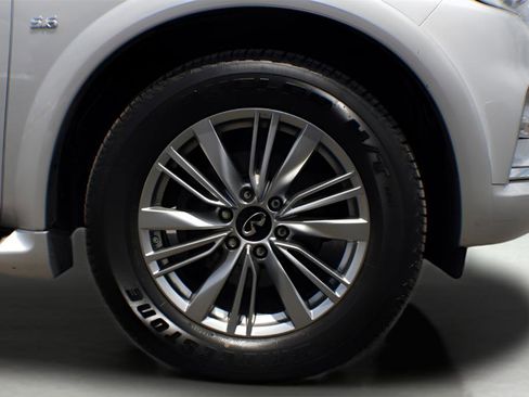 Used 2018 INFINITI QX80 w/ Driver Assistance Package image 9