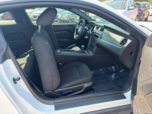 Used 2010 Ford Mustang Coupe RWD image 14