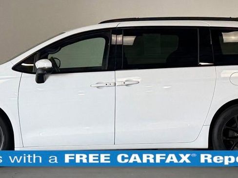 Used 2023 Chrysler Pacifica Touring-L w/ S Appearance Package FWD image 2