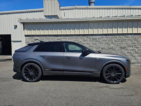 New 2026 Cadillac Lyriq V AWD/4WD image 9