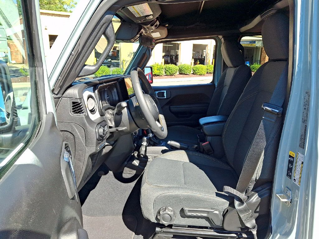 Used 2024 Jeep Wrangler Unlimited w/ Convenience Group AWD/4WD image 13
