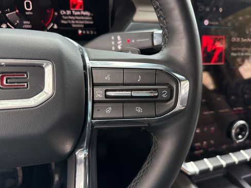 Used 2026 GMC Acadia Elevation w/ Elevation Premium Package FWD image 36
