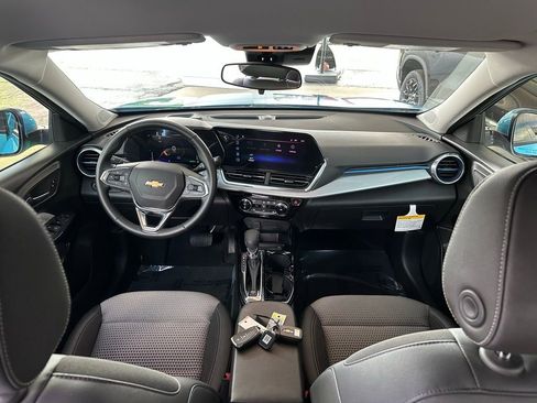 Used 2025 Chevrolet Trax LT w/ Driver Confidence Package FWD image 21