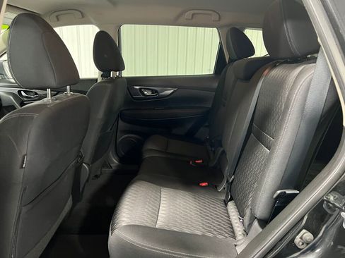 Used 2019 Nissan Rogue SV image 6