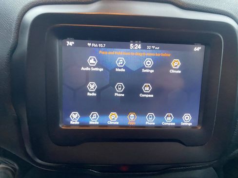 Used 2019 Jeep Renegade Latitude FWD image 22