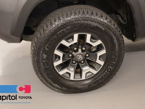 Certified 2022 Toyota Tacoma TRD Off-Road AWD/4WD image 8