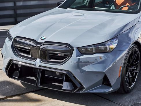 Used 2026 BMW M5 w/ Executive Package image 6