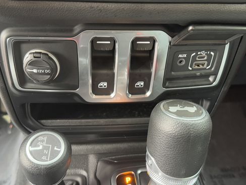 Used 2024 Jeep Wrangler Sport S image 13