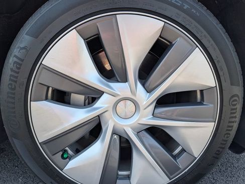 Used 2023 Tesla Model Y Long Range AWD/4WD image 9