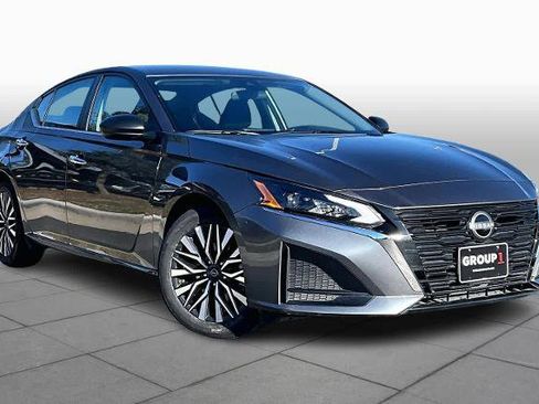 Certified 2025 Nissan Altima 2.5 SV FWD image 3