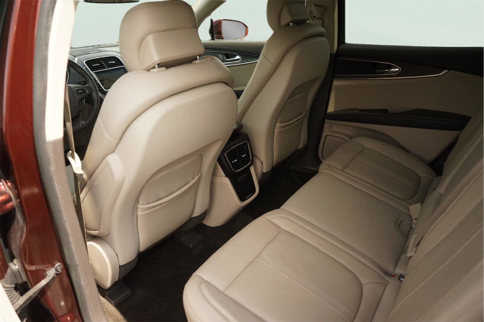 Used 2016 Lincoln MKX Reserve w/ Climate Package FWD image 12