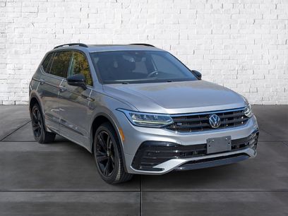Used 2024 Volkswagen Tiguan SE R-Line