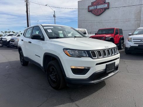 Used 2017 Jeep Compass Sport image 2