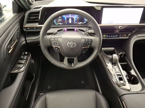 Used 2024 Toyota Crown Platinum image 21