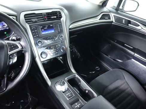 Used 2017 Ford Fusion SE FWD image 29