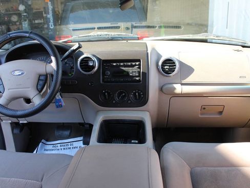 Used 2003 Ford Expedition XLT image 38
