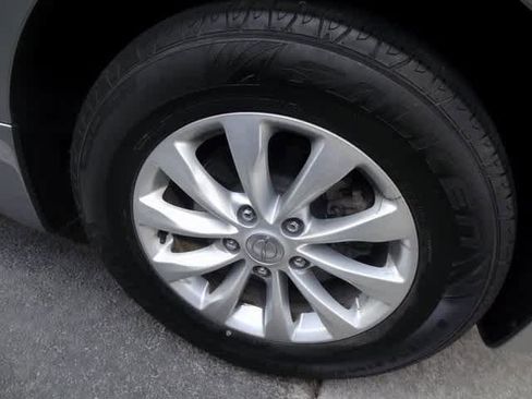 Used 2017 Chrysler Pacifica Touring-L image 14