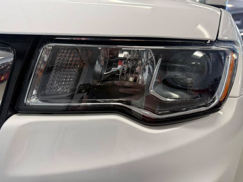 Used 2022 Jeep Grand Cherokee Laredo E AWD/4WD image 20