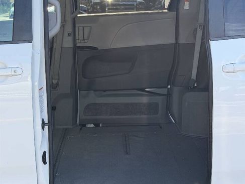 Used 2016 Toyota Sienna LE FWD image 21
