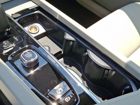 New 2025 Volvo XC60 T8 Plus w/ Protection Package Premier image 17