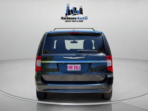 Used 2013 Chrysler Town & Country Touring FWD image 6