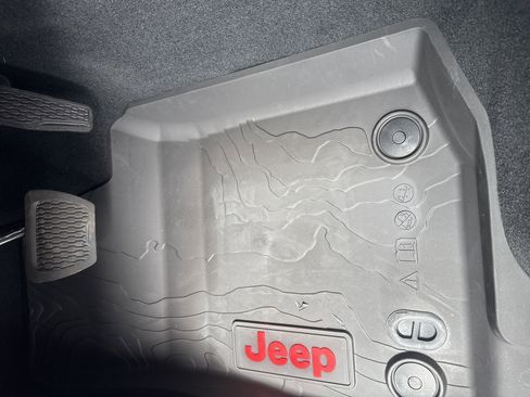 New 2025 Jeep Gladiator Sport image 17