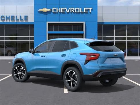Used 2026 Chevrolet Trax RS w/ Sunroof Package FWD image 3