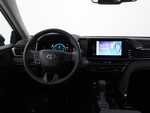 Used 2025 Toyota Camry LE image 12
