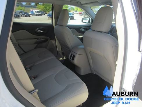 Used 2019 Jeep Cherokee Latitude w/ Popular Appearance Group FWD image 13