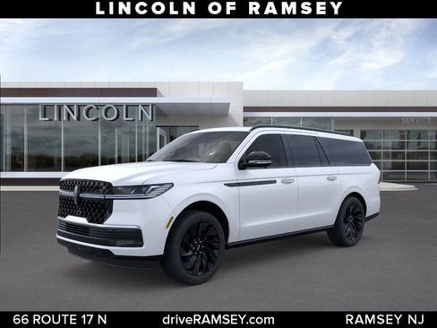 New 2026 Lincoln Navigator L Reserve w/ Jet Appearance Package AWD/4WD image 1