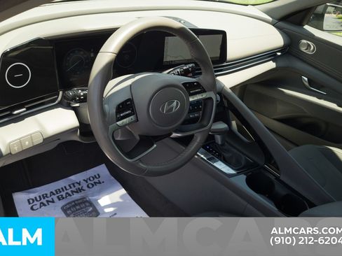 Certified 2025 Hyundai Elantra SEL FWD image 14