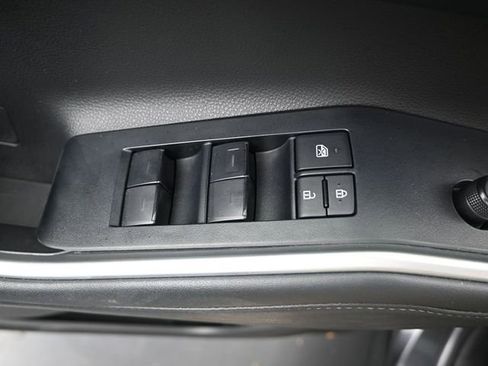 Used 2022 Toyota Highlander XLE FWD image 12