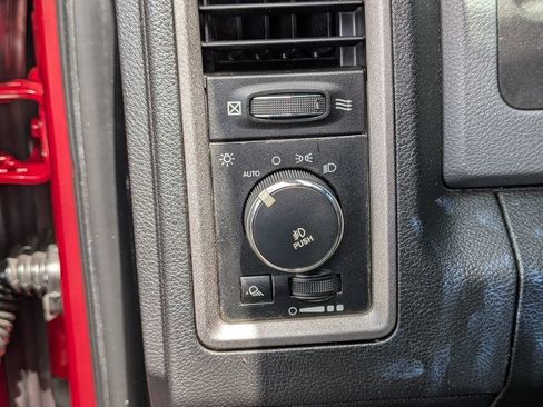 Used 2013 RAM 1500 Express RWD image 33