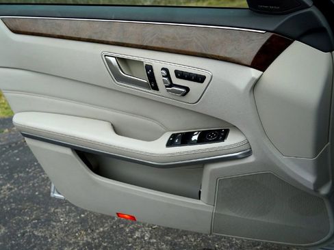 Used 2016 Mercedes-Benz E 350 Sedan image 22